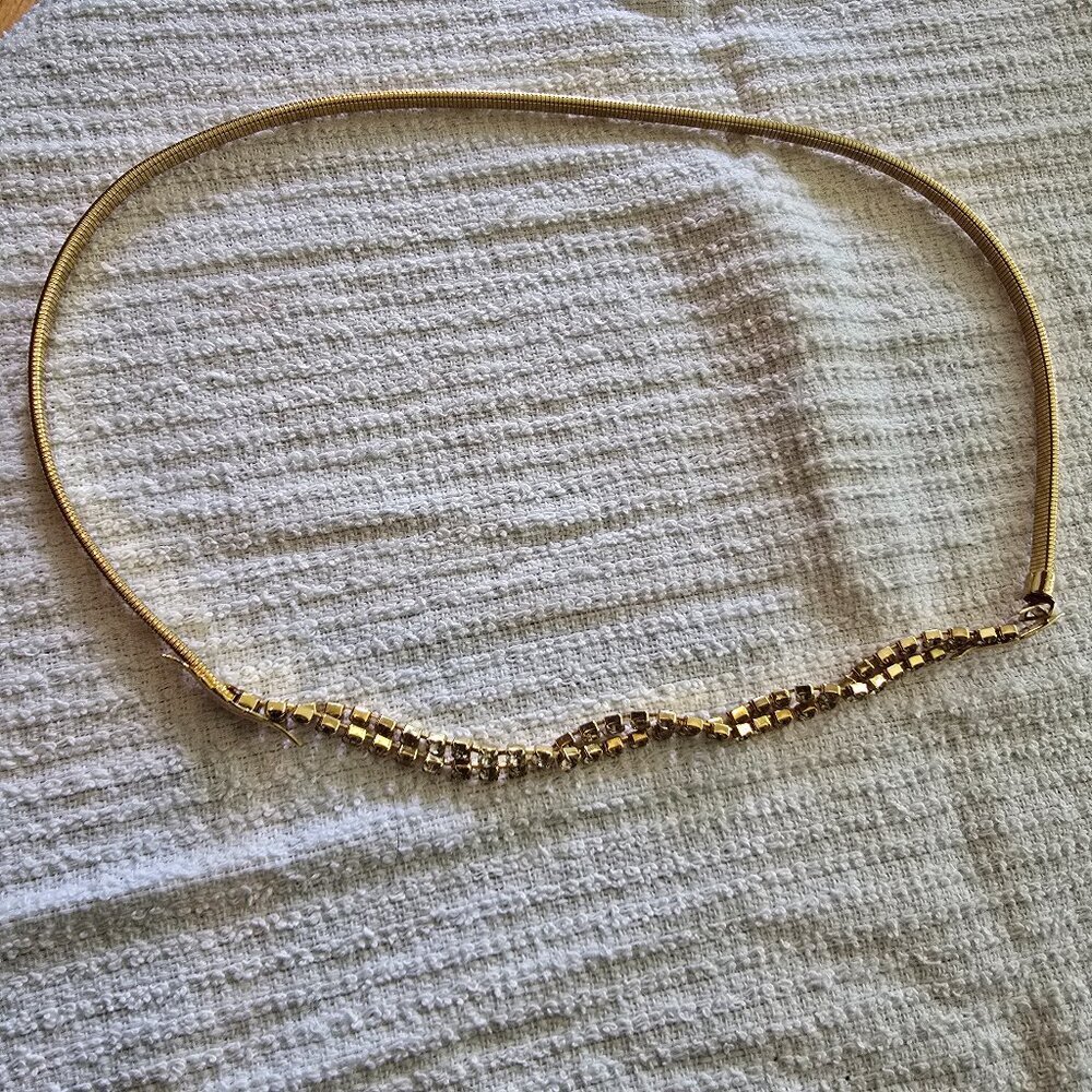 Vintage Gold Slim Stretch Belt w/ Leaf Closure and Twisting Rhinestone Details​​